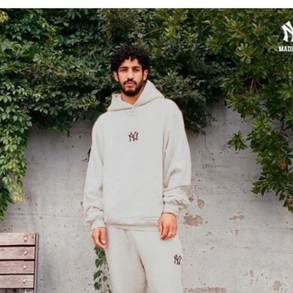 Madhappy New York Yankees hoodie. - Picture 7 of 8